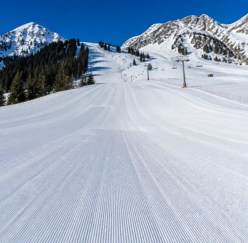 7-snow-covered-ski-slope-artificial-snow-base
